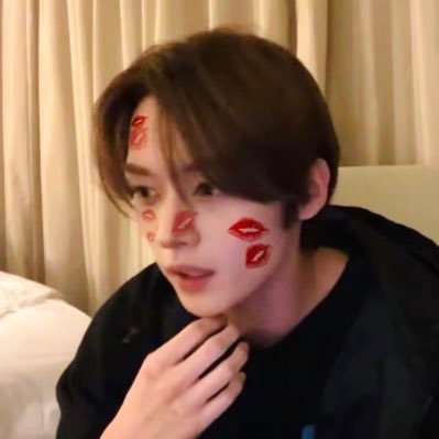 hyunjin buzzcut, ninguém te ama mais q eu || @sushitrash 💍 || piwon 🤍