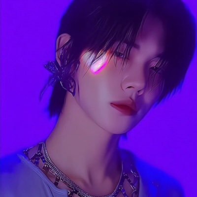 oflovelyblooms's profile picture. ❝The moon is beautiful, isn’t it?❞ @strayfakemaknae | 6.1.2022 ♡ roleplay/parody.