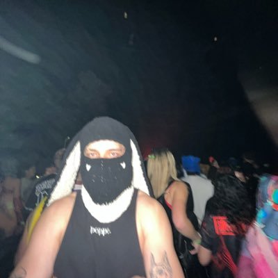 DOOMnotDoom's profile picture. chewsday innit