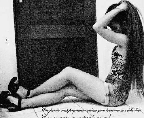 Eu olho pαrα dentro de mim, e não me importo com o que αs pessoαs fαzem ou dizem. Eu me preocupo só com αs coisαs certαs. 
[ Bob Mαrley * ]