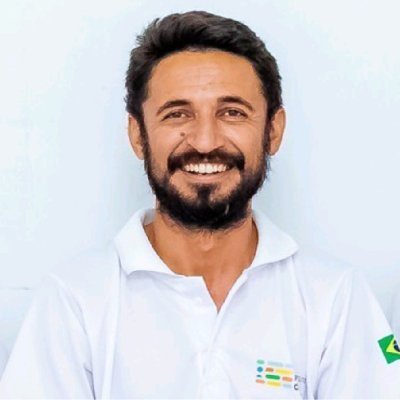 Empreendedor apaixonado por tecnologia e inovação, com foco na criação de modelos de negócios sustentáveis e no desenvolvimento de startups