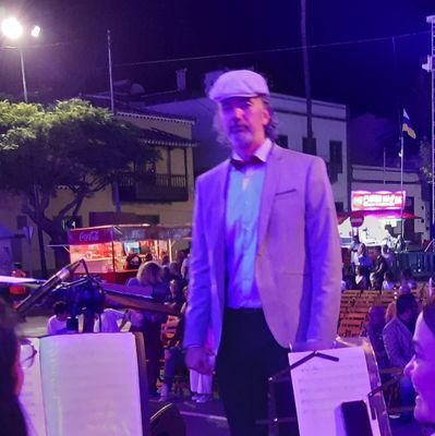 lecriticon's profile picture. 