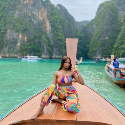 Cat Mom • Alumni of Rhodes Uni🇿🇦, LiU🇸🇪, JYU🇫🇮, MATE🇭🇺 • A South African in Hungary.
