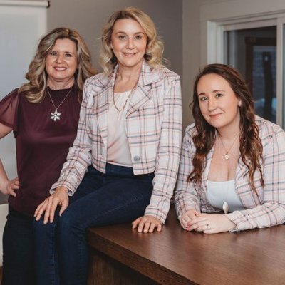 NH Realty Gals
We are the best Real Estate Team in Southern NH! Here to help you when you are buying, selling or investing in a home. Got Questions? Let's Chat