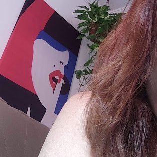 Sou totalmente movida a cafeína, sarcasmos e pensamentos impróprios.