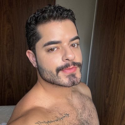 um dermato que ama falar de skincare, mas aqui nesta rede gosta mesmo é de reclamar e pedir biscoito