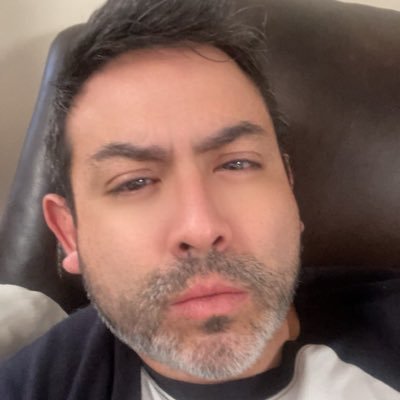 Analoguefq's profile picture. 📈finance nerd 🤖 AI vibe code dev. I love living life and eating pizza while doing it. #ai #blockchain #augmentedreality #business