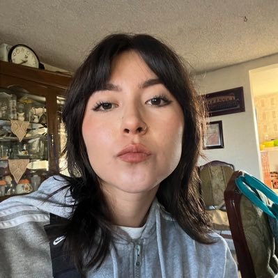 aalejandracolin's profile picture. Rusher por siempre❤️‍🩹 Also this vibes🌱🔮✨🎀