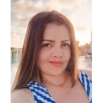Periodista de Espectáculos.
Venezolana en...🇻🇪
Redacto. Amo un buen CAFÉ ☕
y VIAJAR. #marketinglover
