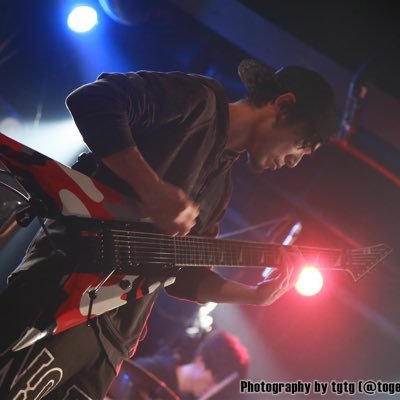 Law of reflectionでギター弾きます。    ノブです。 バンド関係者、ライブハウスやお客さん等フォローします。 7弦変形と5弦ベースを持ってます。 バンド関連者様仲良くして下さい。 →@LoR__official(解散) 新しい所でギターorベース加入希望。