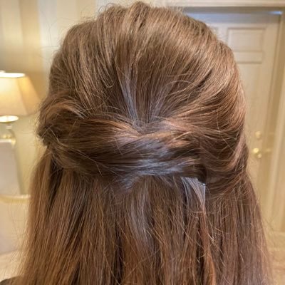 krgleeks's profile picture. Here's to our coven and long may we love to bewitch 💚🩷