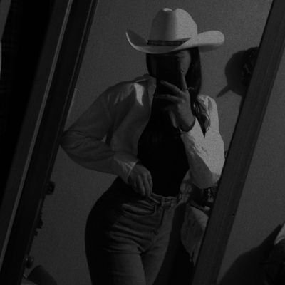 shrrchrt_'s profile picture. Solo sé llorar, bailar y fangirlear 
♋