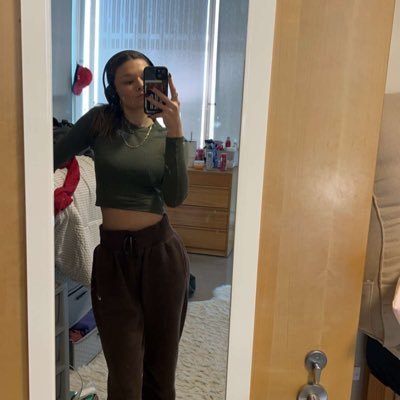 TylarFrankowski's profile picture. she/her | professional book worm