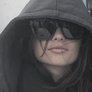 Psyatrix's profile picture. So, so, so scandalous 💋