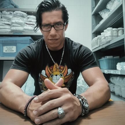 franko0_more's profile picture. solo rie.