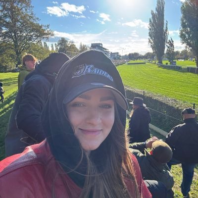 tina_pheasant's profile picture. i dont even know