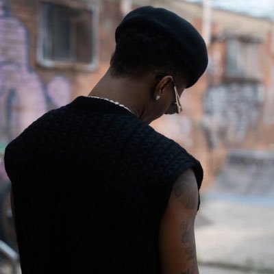 66_district's profile picture. **littest block kvng • swagged up and boujee • #chasingdailypaper #wizkidfctopmember🦅 #HiphopLegacy #music_enthusiast