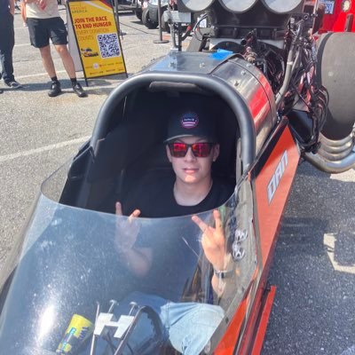 BrettWinward's profile picture. when life gives you lemons, you say fuck the lemons and bail