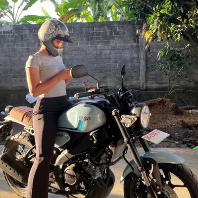 viasanthi's profile picture. bukan akun alter cuma buat nyambat