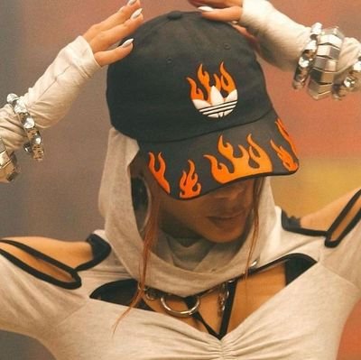 Anitta_ChartsBR's profile picture. @Anitta