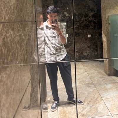 yshubh777's profile picture. Smiling at whatever life throws at me✌️