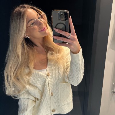 SunnySerenity_'s profile picture. Adventure Chic ✨
Confidently blending fashion and exploration. Fueling my spirit with fitness and global discoveries.