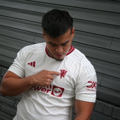Realisiah1's profile picture. Manchester United 🔴 • | • Coach