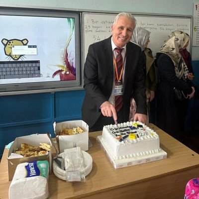 ibrahim24059341's profile picture. ☺️O bir öğretmen ☺️