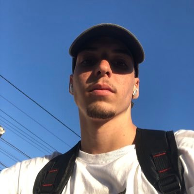 lucasgsb_'s profile picture. systems development & analysis 🤓 | despair-oriented profile