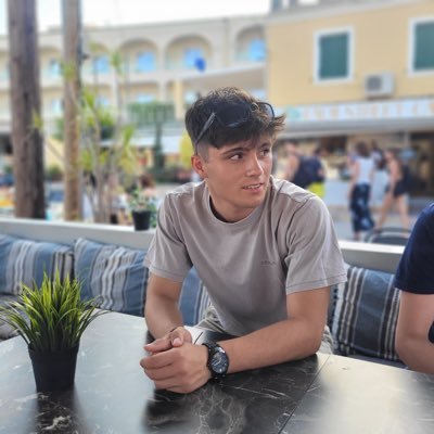 benwillis04's profile picture. 