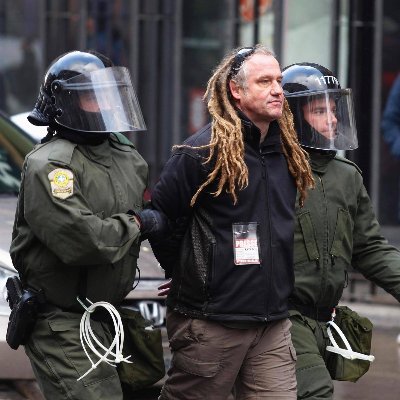 10 Year Veteran of the Canadian Forces, Journalist and very pissed off Canadian.