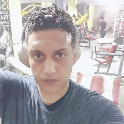 شيف انترناشيونالى😎 يطبخ السمكه حتى ذيلها
والدجاجة🐔 حتى جناحها واللحمة حتى عكوتها 😋