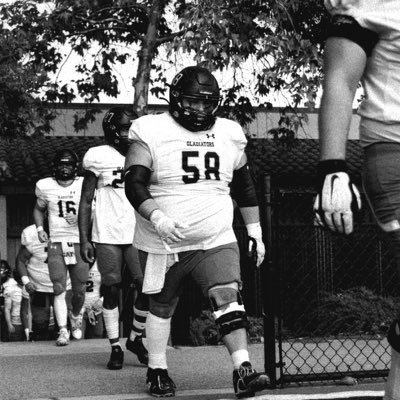 Redshirt Sophmore @ChabotFootball 🏈//5’8 290LB IOL//3.04 GPA// Fall/summer transfer