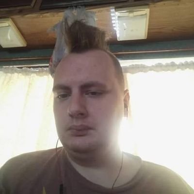 I like video games and I'm a big fan. of wwe and I'm looking for a girlfriend