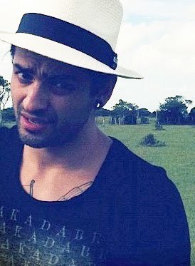 OrgulhoBeeshop's profile picture. Orgulho, admiração, carinho, amor. Por @fernandamaciel_, pelo @lucasfresno, desde 28/2/12 ♥