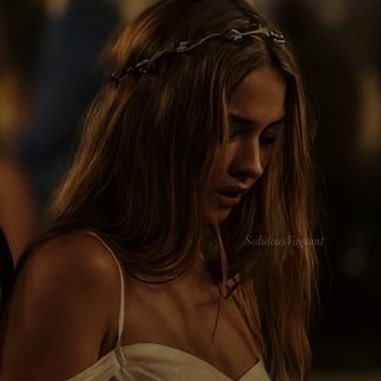 ◦ ❖ ◦ She is a wild tangled forest with temples and treasures concealed within. 【RP | OBX | FAKE 】╭┈◦•◦❥ Charisma.