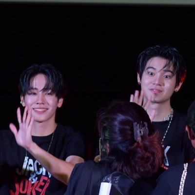 ไม่ว่าจะเกิดอะไรขึ้น “IGotYourBack” #หยิ่นวอร์ = InfinityStone “ที่มันเป็นอยู่แม่งดีมากเลย” #zuluecho5 #sammerbcollie #ARGENTIS