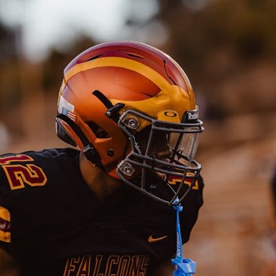 School: Torrey Pines High School Height:5’11/Weight:175 C/O:2026 CB/WR/ATH Bench:225 Squat:455/40: 4.65