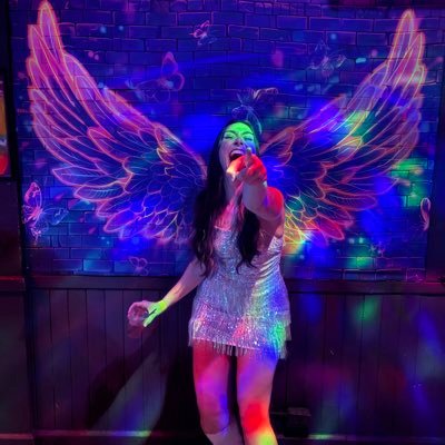 megan_louise_b's profile picture. updating my twitter purely in hopes of getting ts tickets to Vancouver