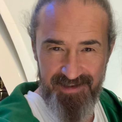 rozov22's profile picture. Tesla investor day trader                            Rave Sociology#                       born on the same date as Elon#😂