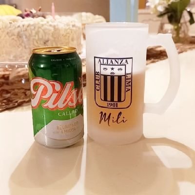 De profesión y por vocación Nutricionista- Dietista 🍐Fanática de Los Simpson 💛 Hincha de Alianza Lima💙 Simpatizante de Boca 💛 AMO la inteligencia 😏