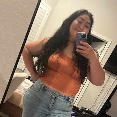 leahhyuuu's profile picture. Not fragile like a flower. fragile like a bomb