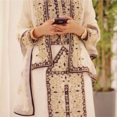 إمرأة العقلِ والقلبِ معاً .. 💍🖤|@A_shin198i2 .. قد تجد هنا قواعد العشق الأربعون .. و اعتذر عن عمقي الشديد .. أنا امرأةُ الهزائمِ والمراثي ..