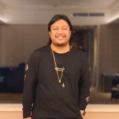 carloscastano's profile picture. Founder, Head of Creatives & Content of SENDR, 40+ Gamer
