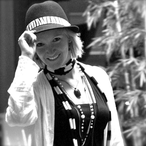 doroteee's profile picture. Freelance Brand Strategist : Rodan+Fields Consultant : MBA : Creative Thinker : Writer : Life-Explorer : Word-Twister : Dog-Lover : Happy Wife & Mommy