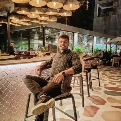 martian_010's profile picture. CSE'25 // 🎾🌌