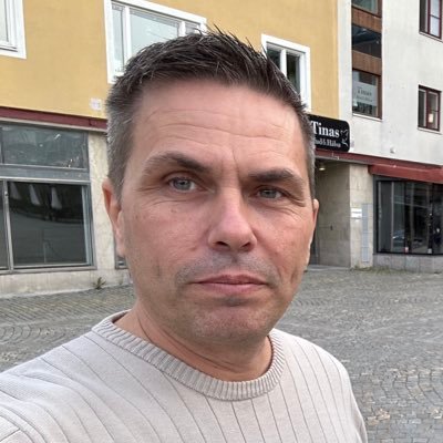 peteralmvall's profile picture. ⚡️