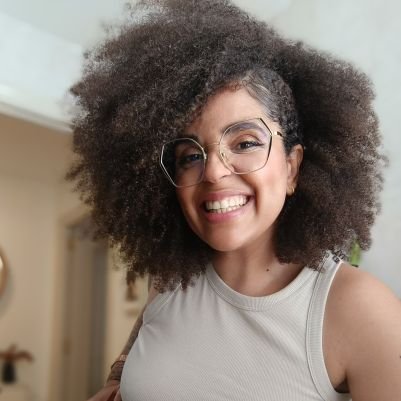 silvi_ortega's profile picture. Reflexiones de una mente inquieta, la mía. Apasionada de la ortografía, la cerveza y los plátanos. Luchadora por la tolerancia y la empatía. Y sí, soy feliz.