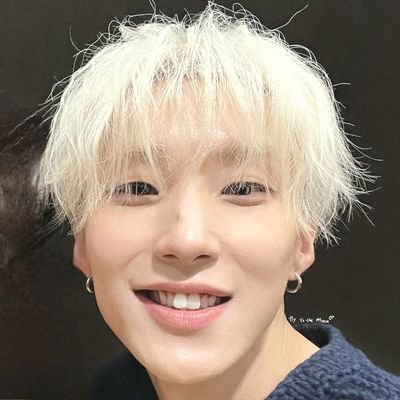 FantastiqueMoon's profile picture. 바라건대 그댄 my godness 까만 밤에 한 줄기 savior