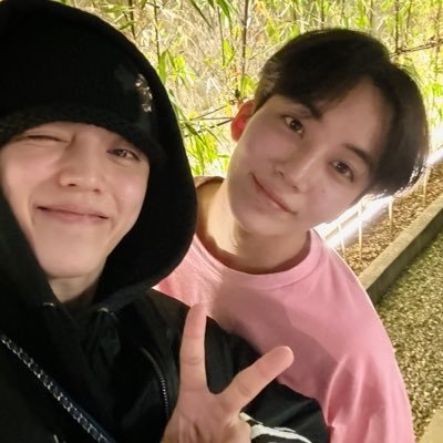 nominlovebot__'s profile picture. cariad | don't skip a meal!